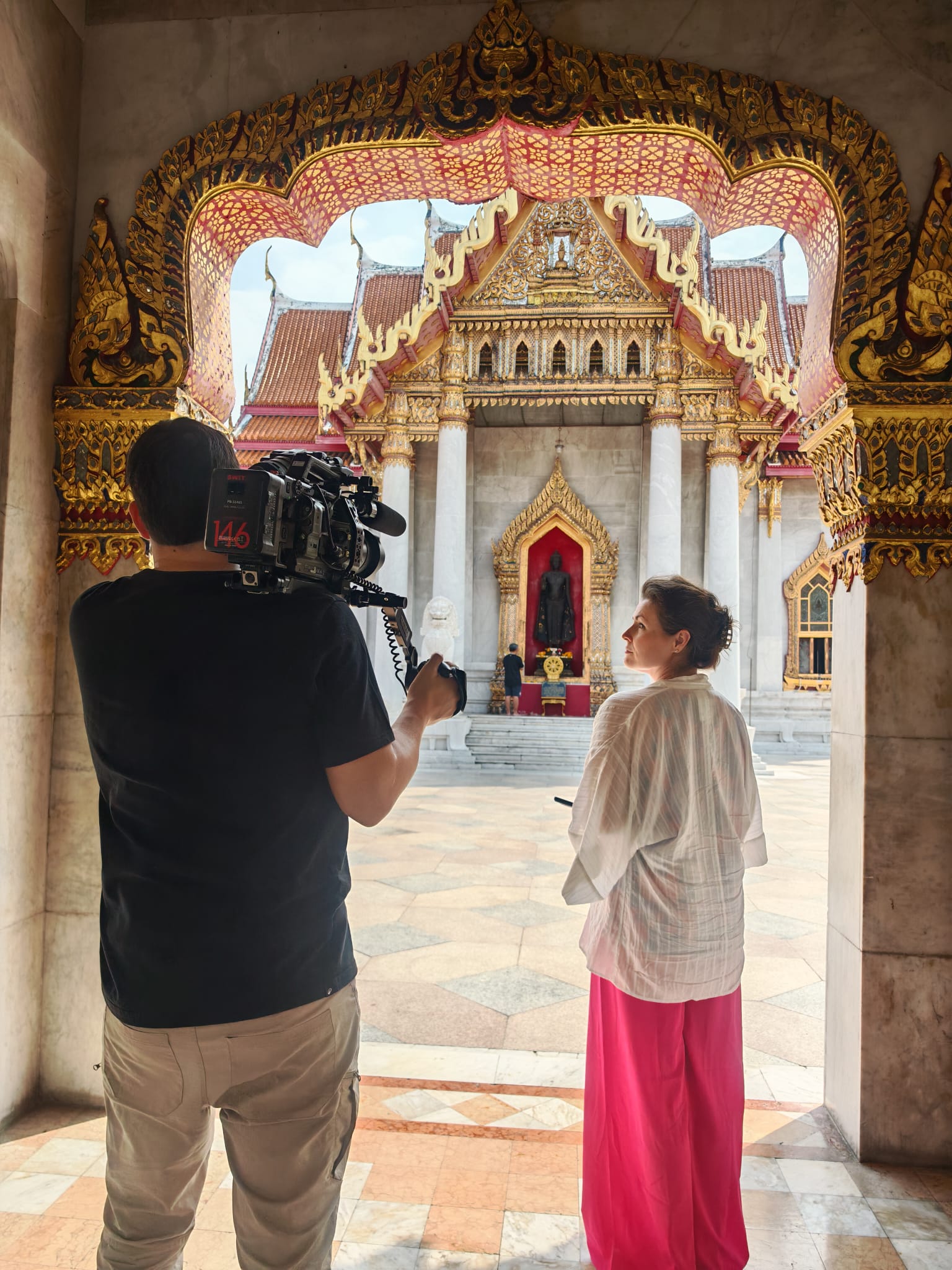 Carmen beim ZDF-Dreh in Bangkok
